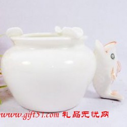 純白小魚(yú)骨瓷煙灰缸定制